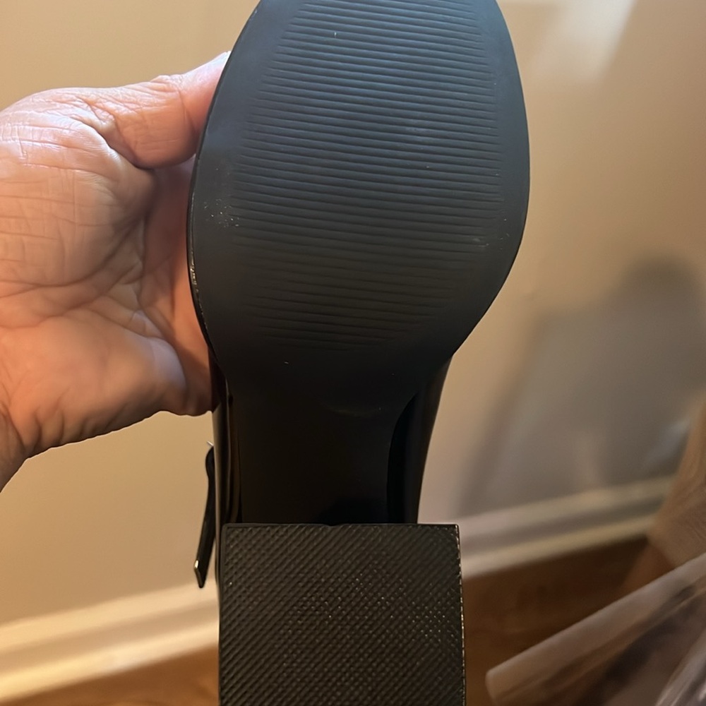 Shoes - Picture 4 of 6